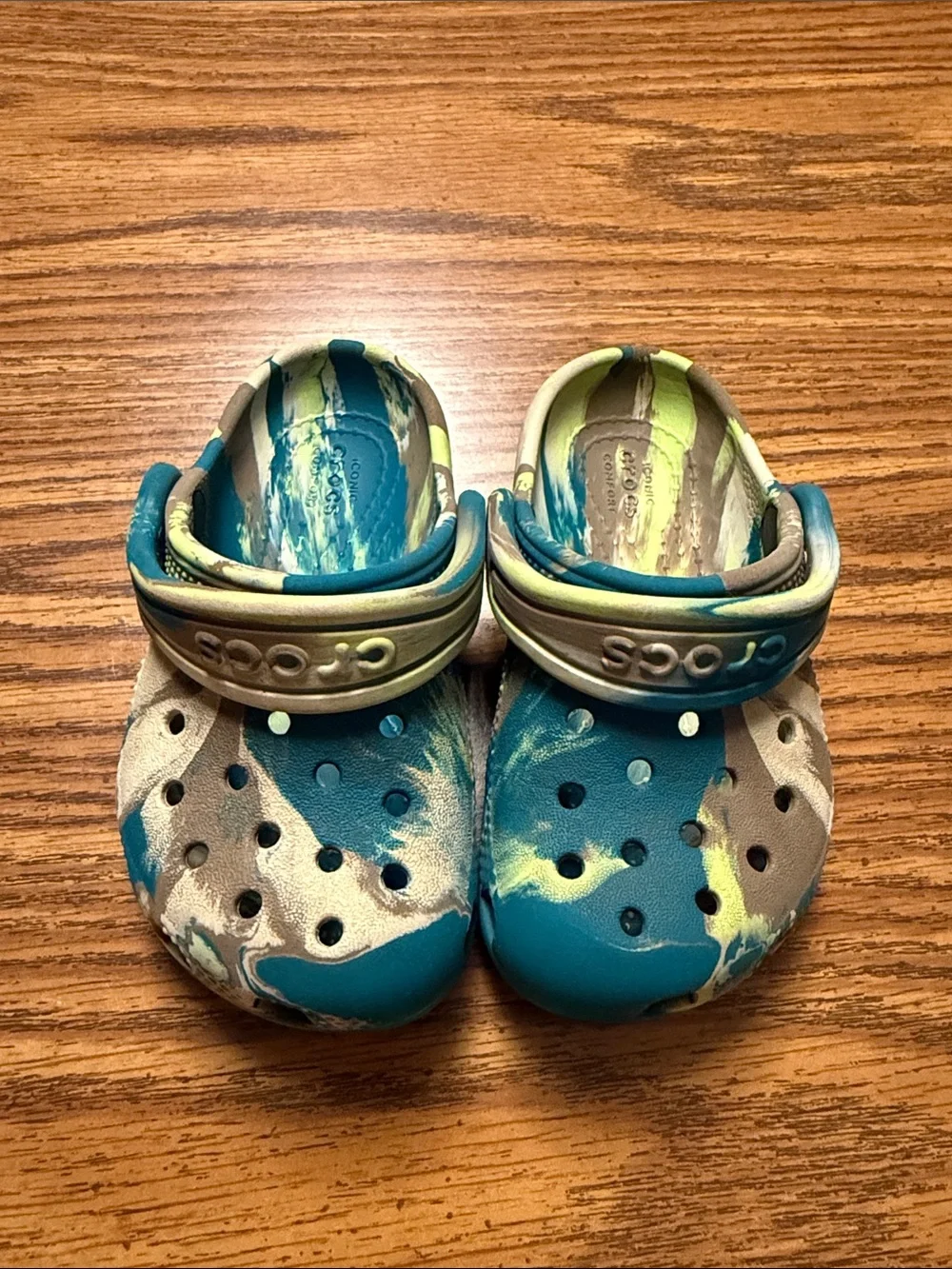 Crocs Kids Classic Marbled Clogs Marbled Teal Green Beige Shoes Size 7 Toddler